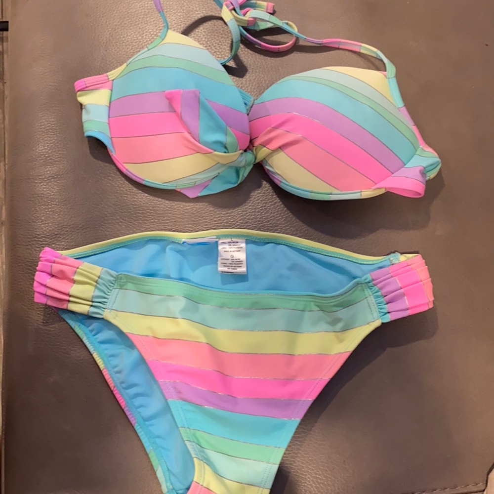 Large bottom XL top underwire rainbow bikini